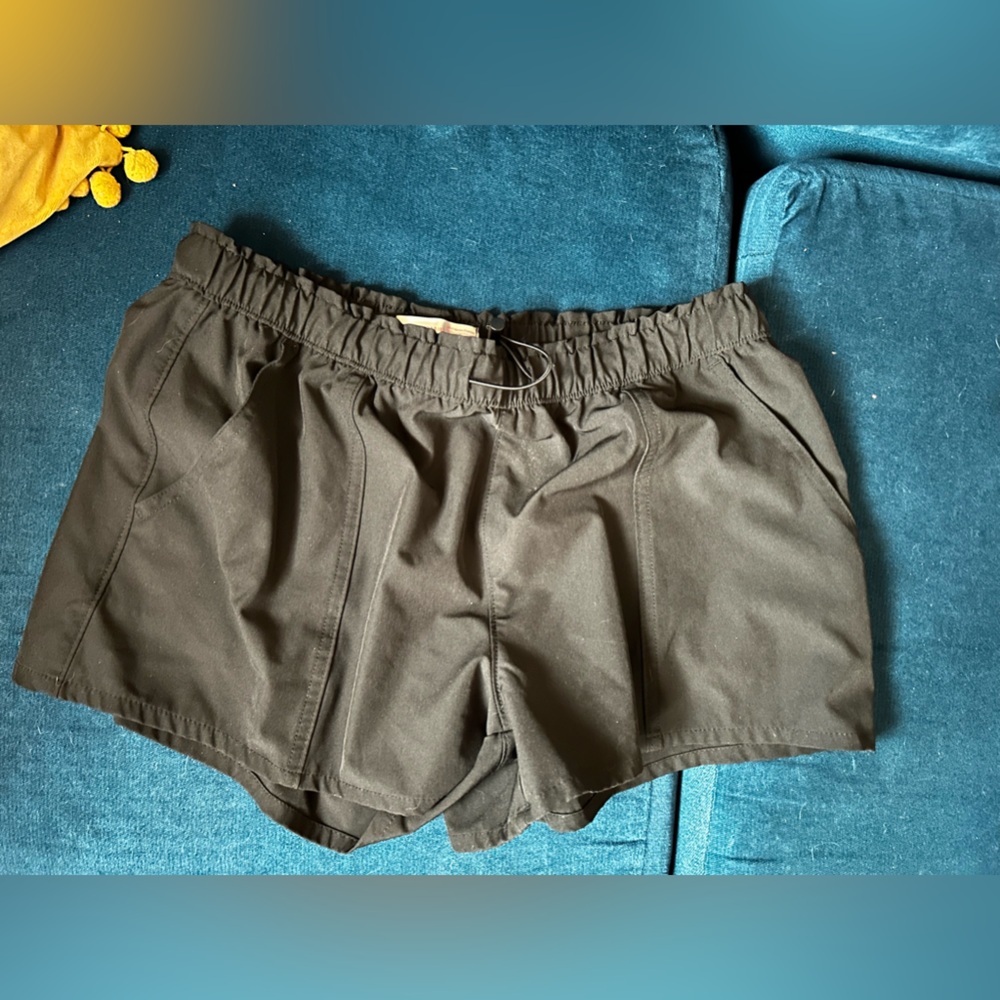 Never worn women's comfy shorts with pockets
